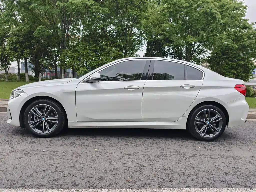 BMW 1 Series 2021 120i M Sports Edition купить на сайте DeffCars