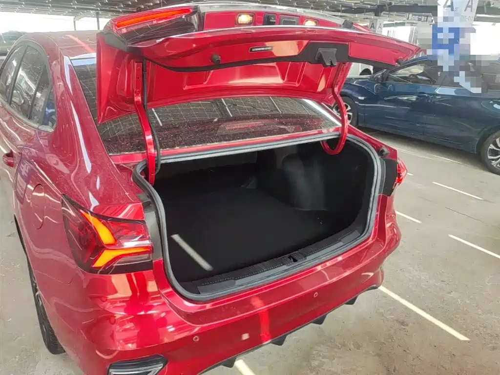 Roewe i5 2021 1.5L CVT Diamond Edition купить на сайте DeffCars