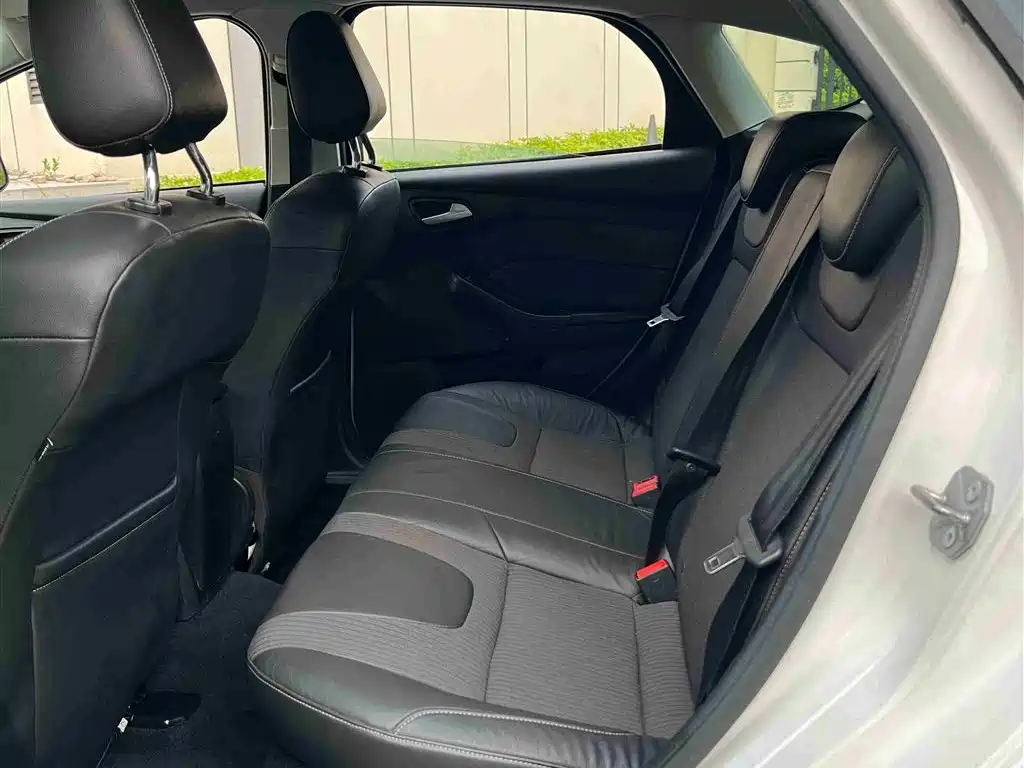 Focus 2012 hatchback 1.6L manual comfort type купить на сайте DeffCars