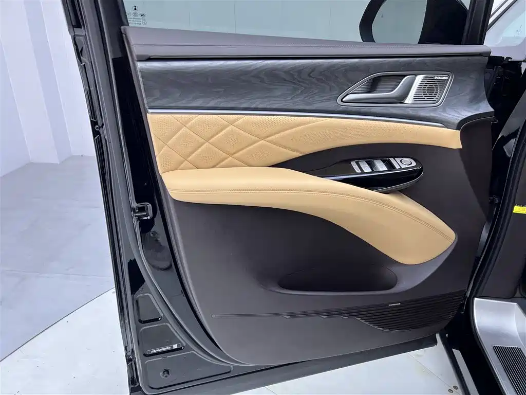 Denza D9 2024 DM-i 1050 Exclusive Type купить на сайте DeffCars