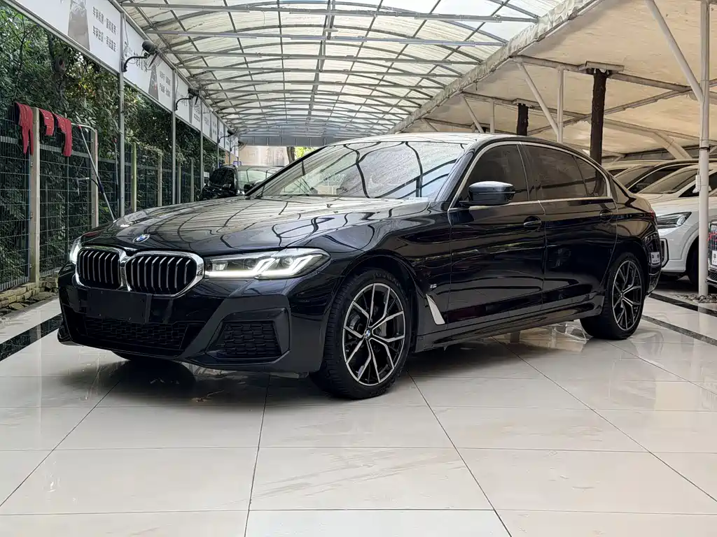 BMW 5 Series 2022 Facelift Three 530Li Exclusive M Sports Package купить на сайте DeffCars