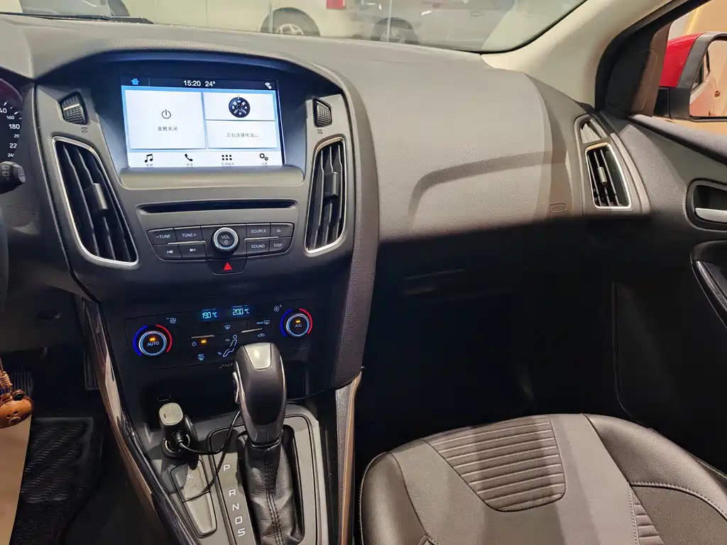 Focus 2018 Hatchback Classic EcoBoost 180 Automatic Elite купить на сайте DeffCars