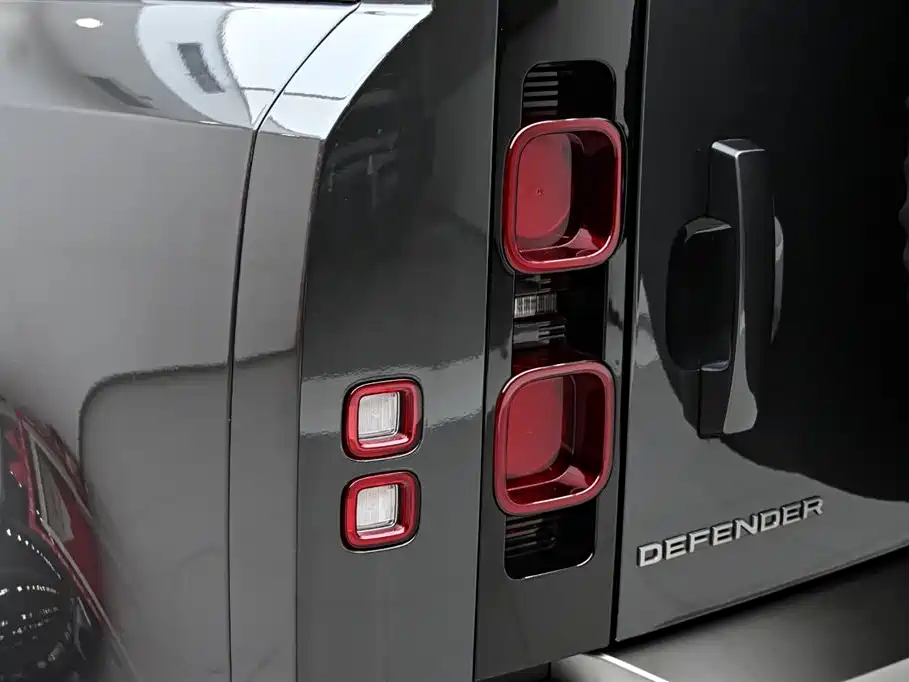 Land Rover Defender 2024 110 3.0T P400 X-DYNAMIC HSE купить на сайте DeffCars