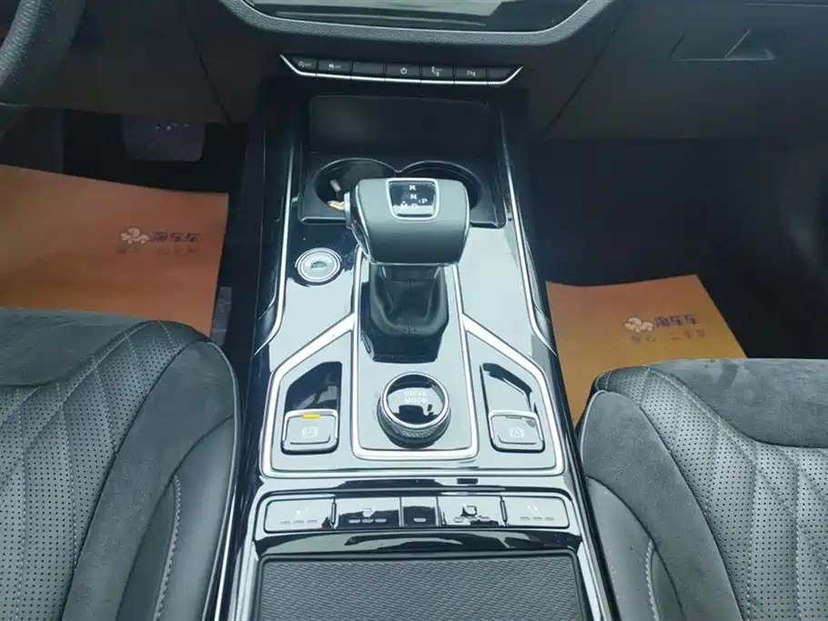 Hongqi HS5 2022 facelift 2.0T Zhilian Flagship Edition купить на сайте DeffCars