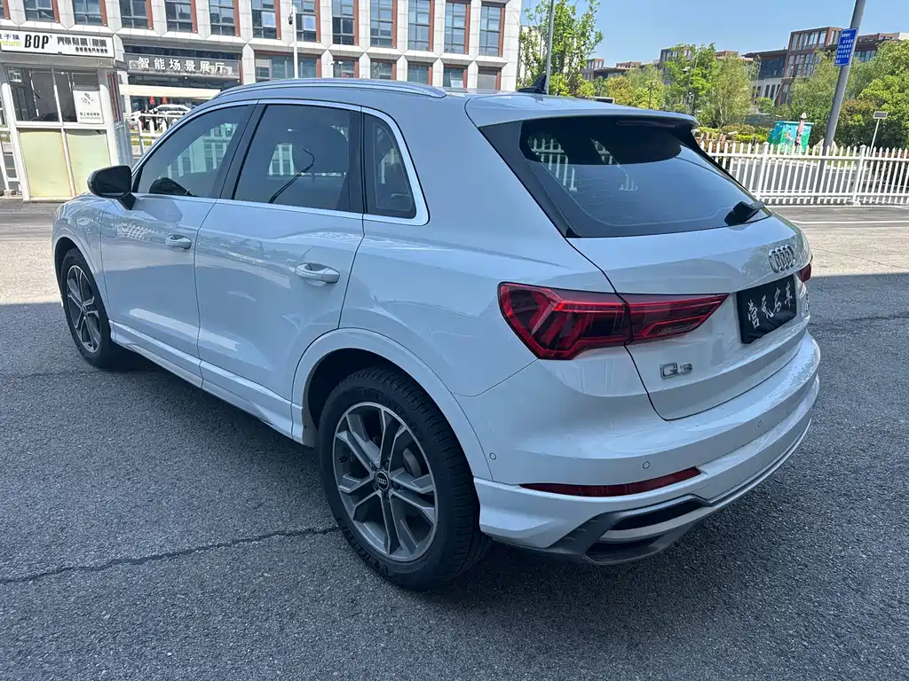 Audi Q3 2022 40 TFSI Fashionable and Dynamic купить на сайте DeffCars