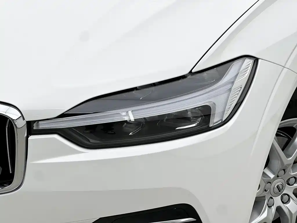 Volvo XC60 2021 T5 four-wheel drive Zhiyuan Deluxe Edition купить на сайте DeffCars