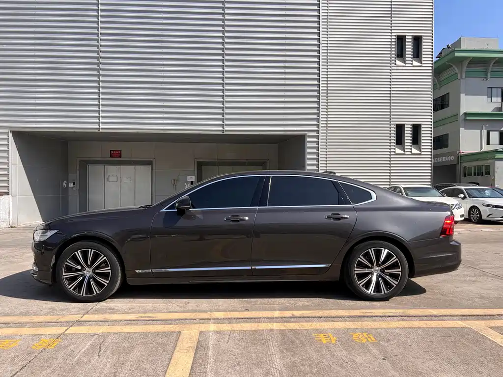 Volvo S90 2021 B5 Zhiyuan Luxury Edition купить на сайте DeffCars
