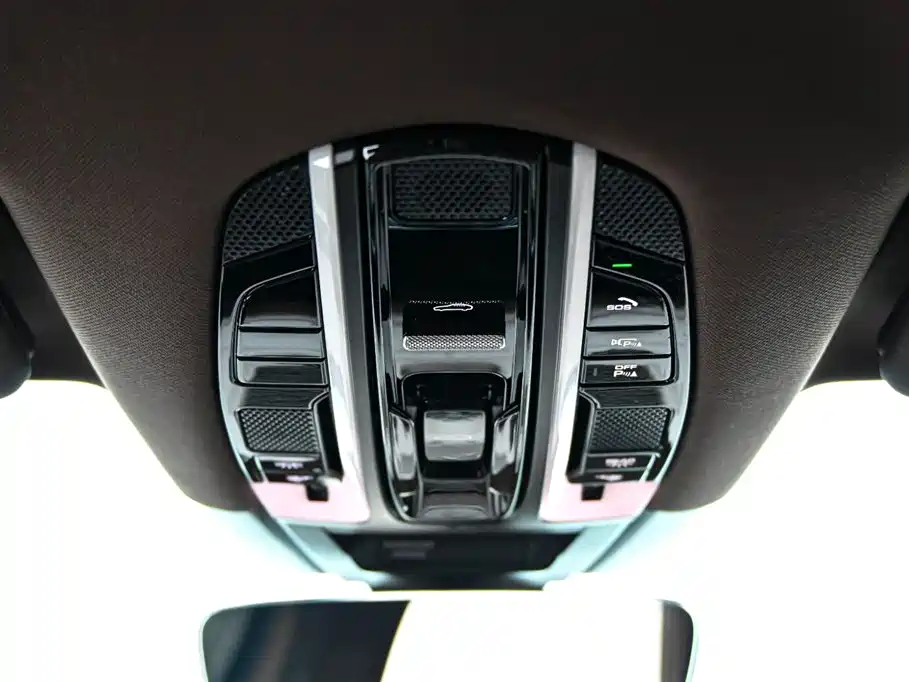 Cayenne New Energy 2023 Cayenne E-Hybrid 2.0T Platinum Edition купить на сайте DeffCars