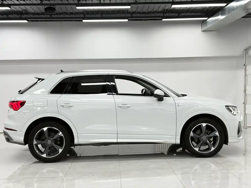 Audi Q3 2022 35 TFSI Fashionable and Dynamic купить на сайте DeffCars