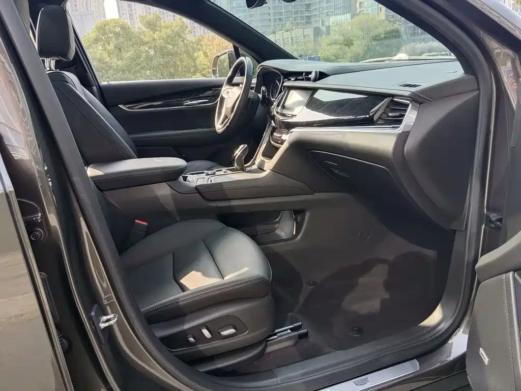 Cadillac XT6 2020 28T six-seat luxury model купить на сайте DeffCars