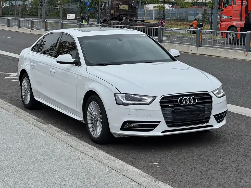 Audi A4L 2013 40 TFSI quattro personalized sports model купить на сайте DeffCars
