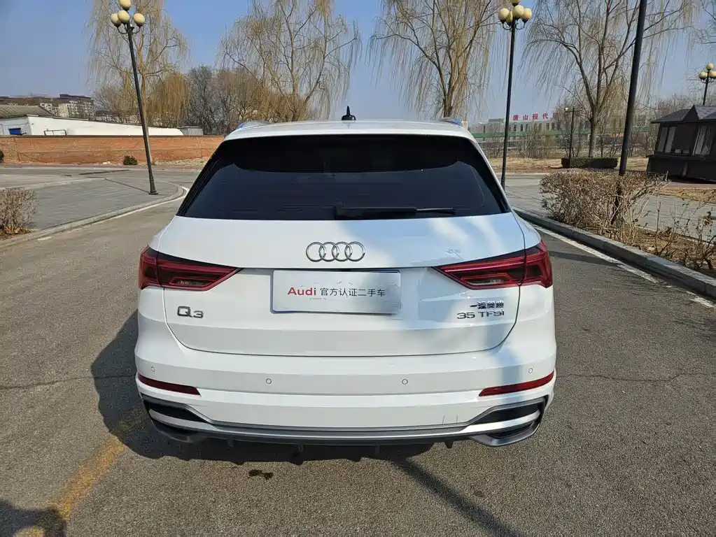 Audi Q3 2023 35 TFSI Fashionable and Dynamic (1.5T) купить на сайте DeffCars