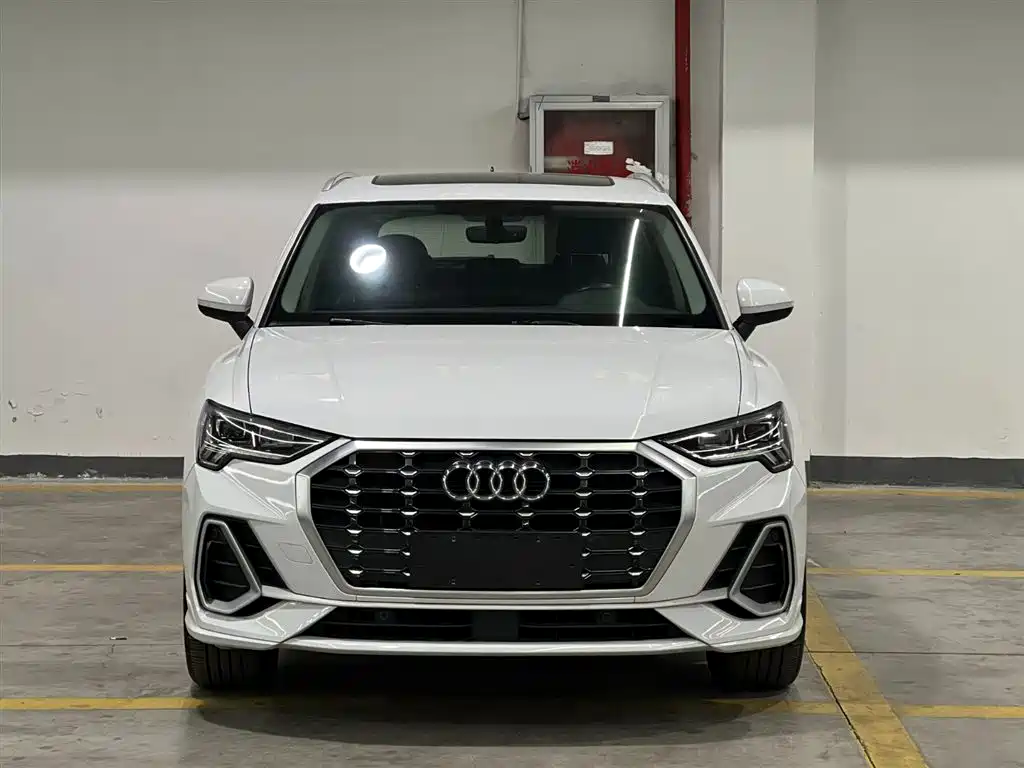 Audi Q3 2022 35 TFSI aggressive and dynamic купить на сайте DeffCars