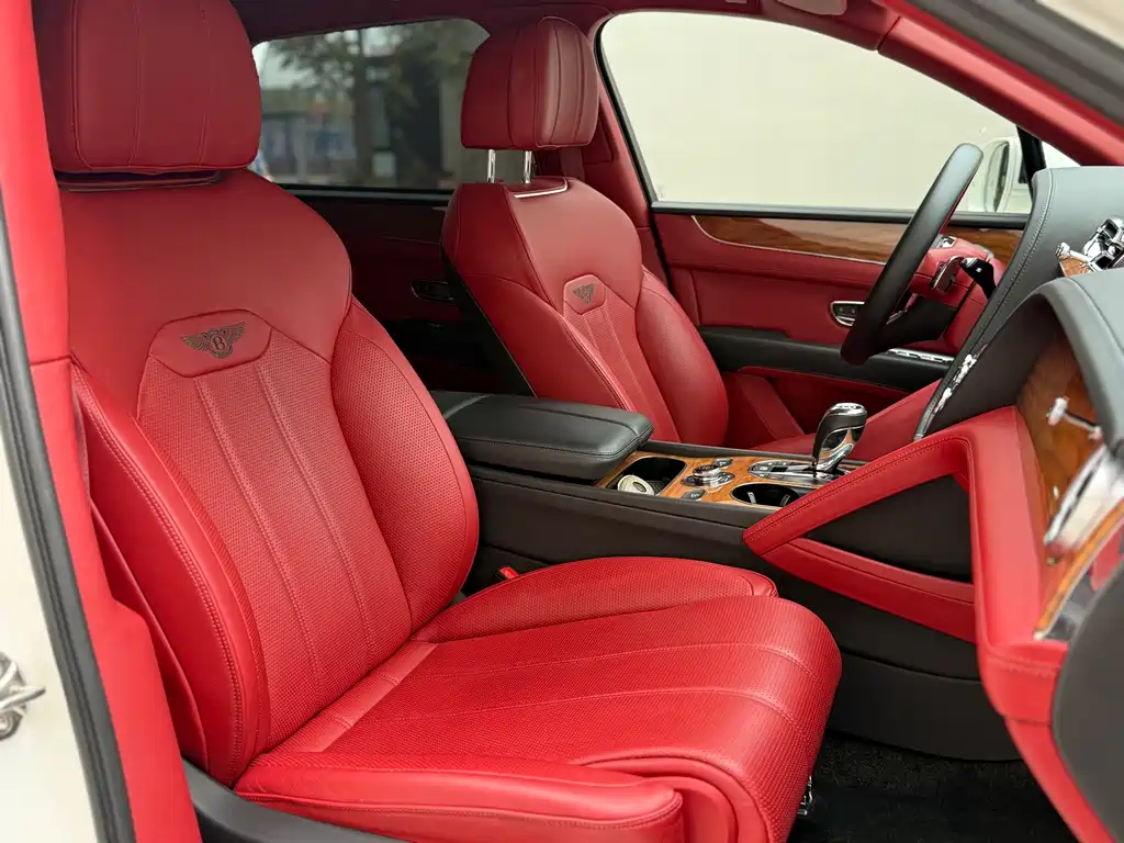 Bentayga 2021 4.0T V8 купить на сайте DeffCars