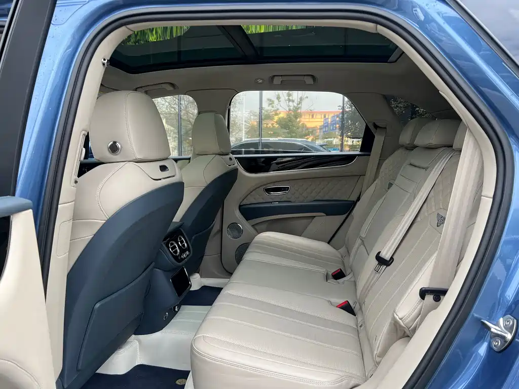 Bentayga 2022 4.0T V8 купить на сайте DeffCars