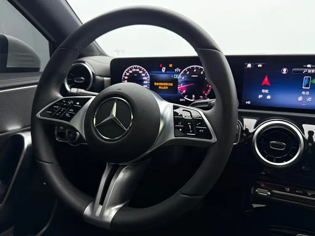 Mercedes-Benz A-Class 2023 A 180 L купить на сайте DeffCars
