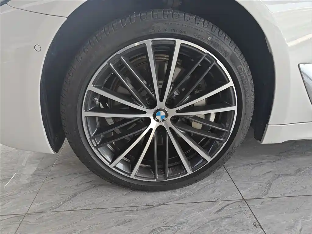 BMW 5 Series 2023 facelift 530Li leading M sports package купить на сайте DeffCars