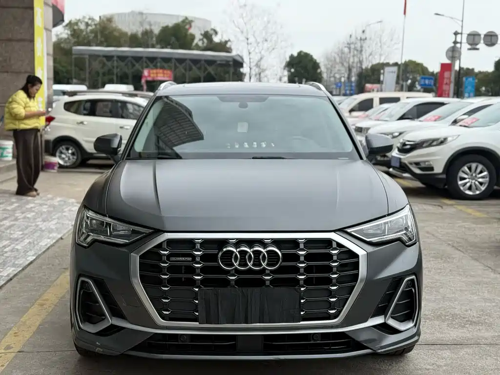 Audi Q3 2019 40 TFSI quattro fashionable and dynamic купить на сайте DeffCars