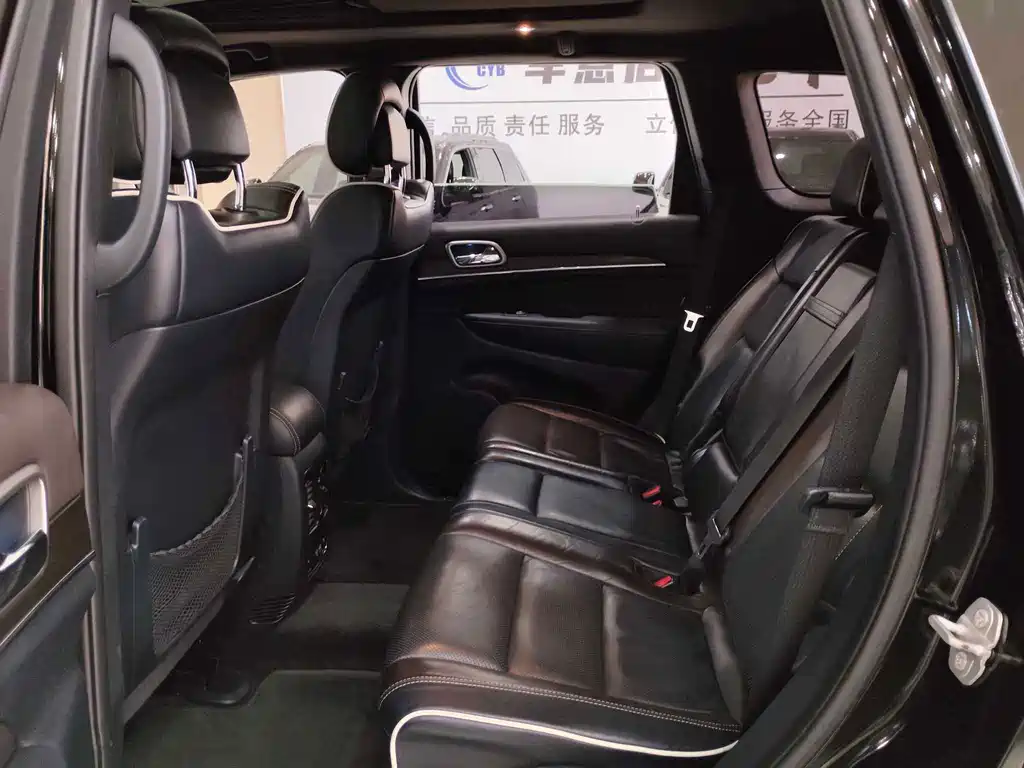 Grand Cherokee Import 2017 3.6L Luxury Navigation Edition купить на сайте DeffCars