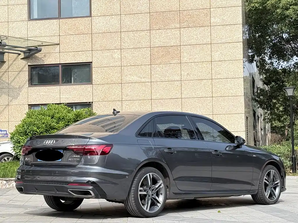 Audi A4L 2022 40 TFSI Fashionable and Elegant купить на сайте DeffCars