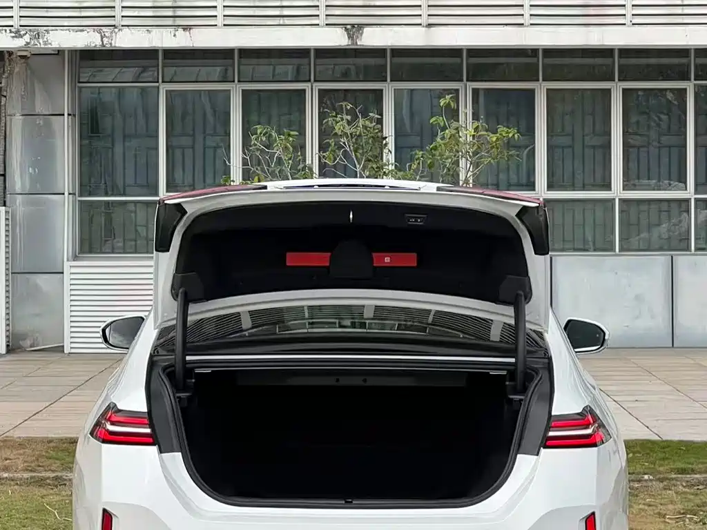 BMW 5 Series 2026 530Li Leading M Sports Package купить на сайте DeffCars