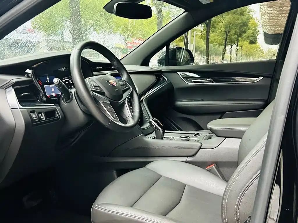 Cadillac XT5 2023 2.0T two-wheel drive fashion model купить на сайте DeffCars