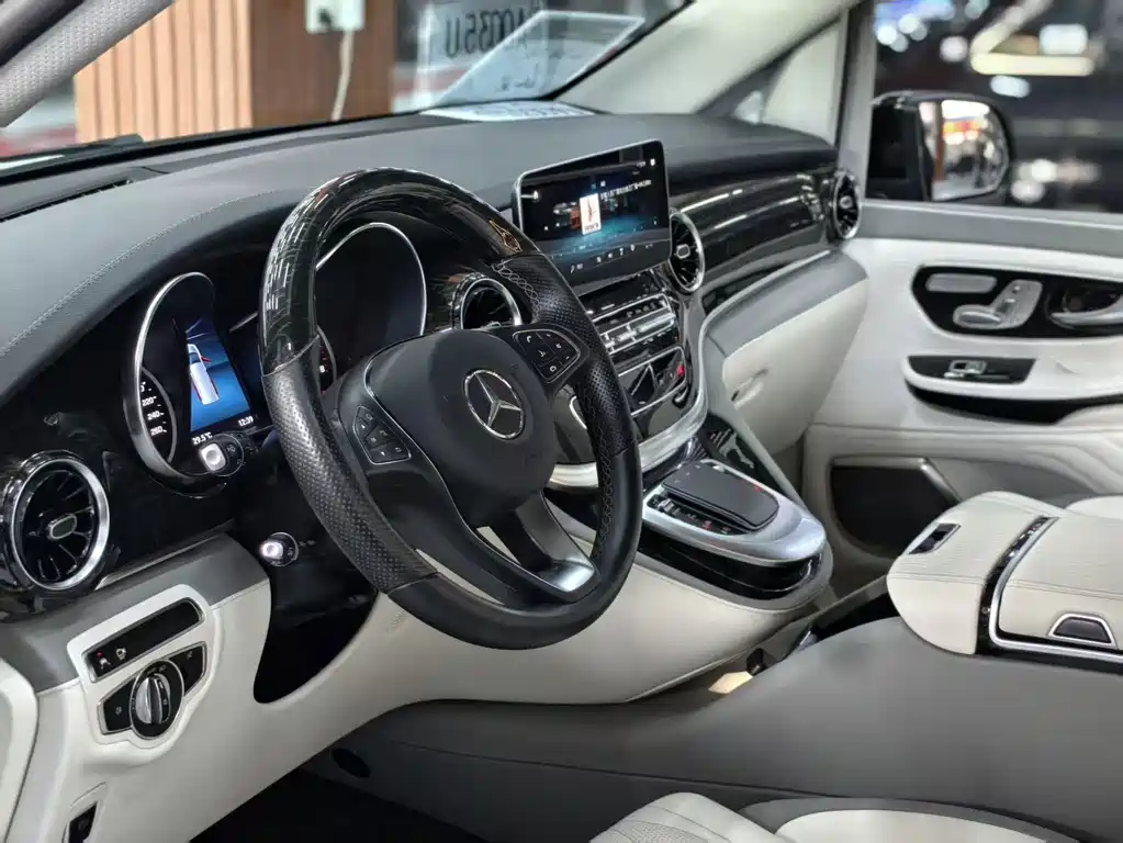 Mercedes V-Class 2022 V 260L Long Wheelbase Deluxe Edition купить на сайте DeffCars