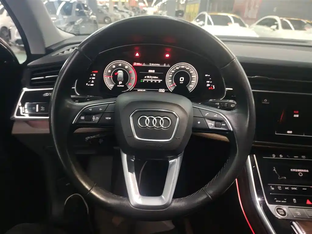 Audi Q7 2021 55 TFSI quattro S line sports version купить на сайте DeffCars