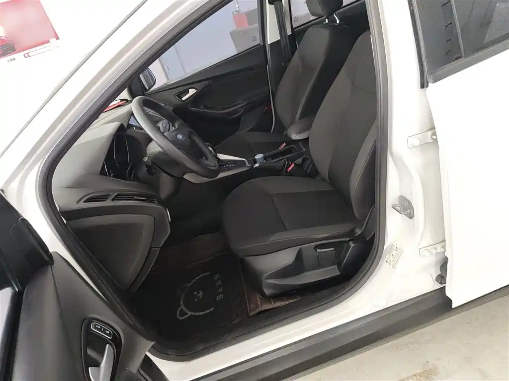 Focus 2018 hatchback classic 1.6L automatic comfort smart mobility version купить на сайте DeffCars
