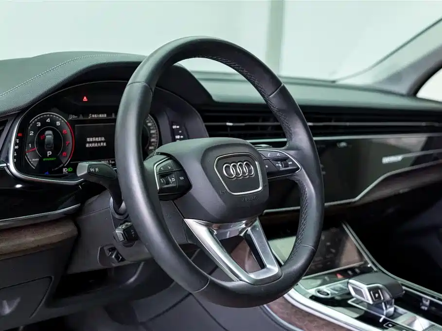 Audi Q7 2023 55 TFSI quattro S line sports купить на сайте DeffCars