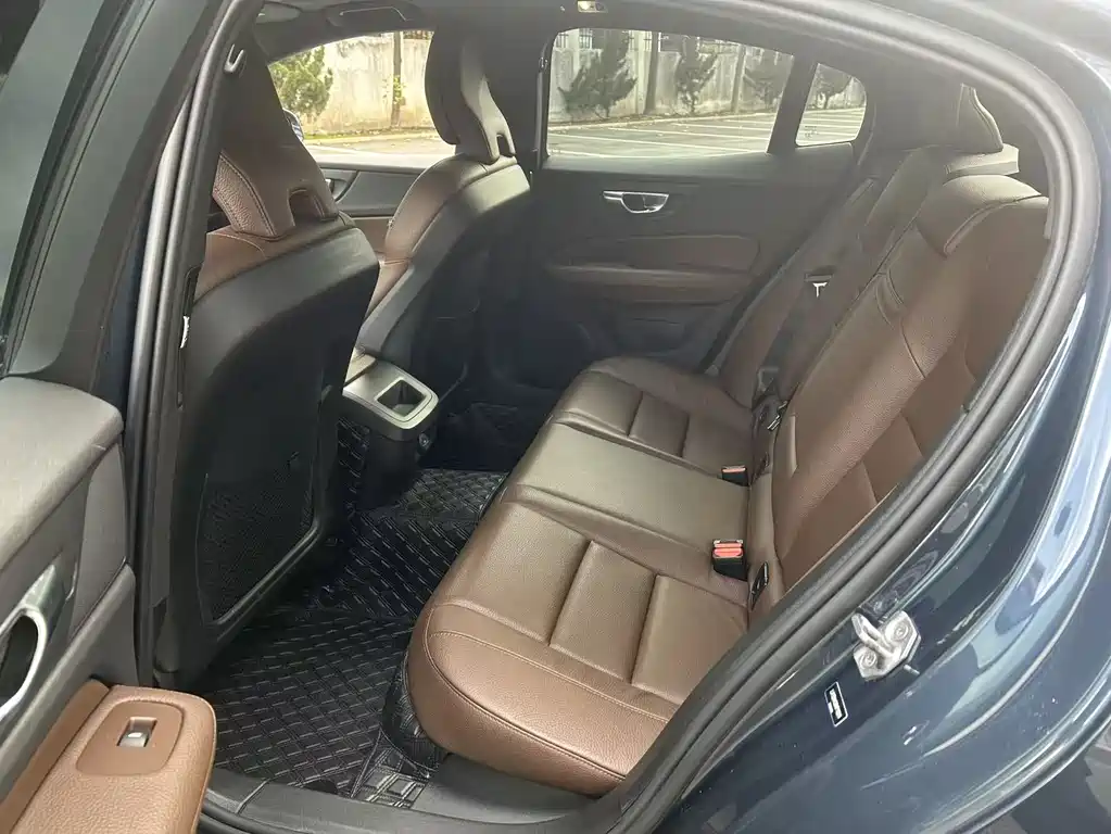 Volvo S60 2021 T4 Zhiyi Luxury Edition купить на сайте DeffCars