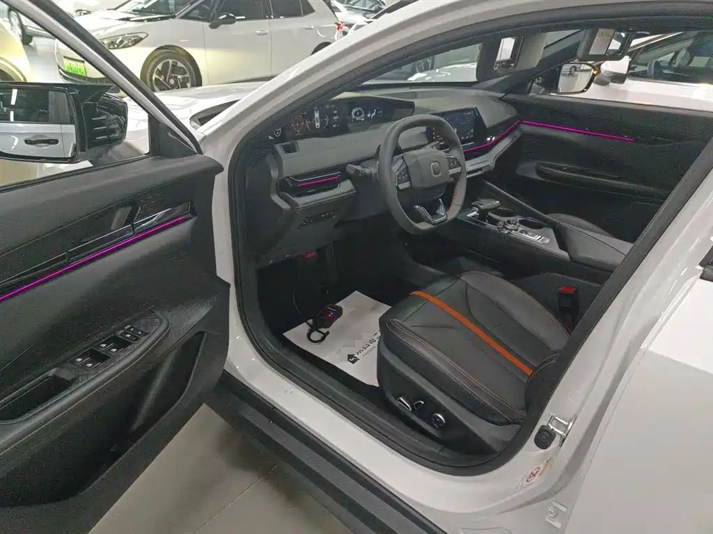 Changan UNI-V 2024 1.5T premium model купить на сайте DeffCars