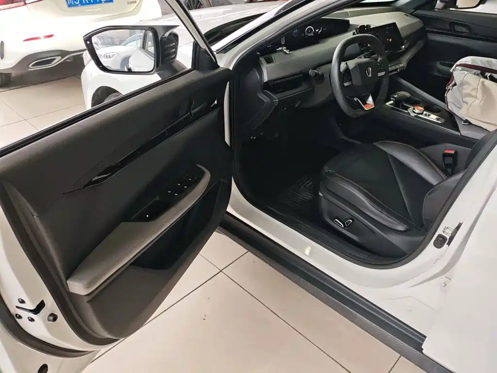 Changan UNI-V 2022 1.5T Excellent Type купить на сайте DeffCars