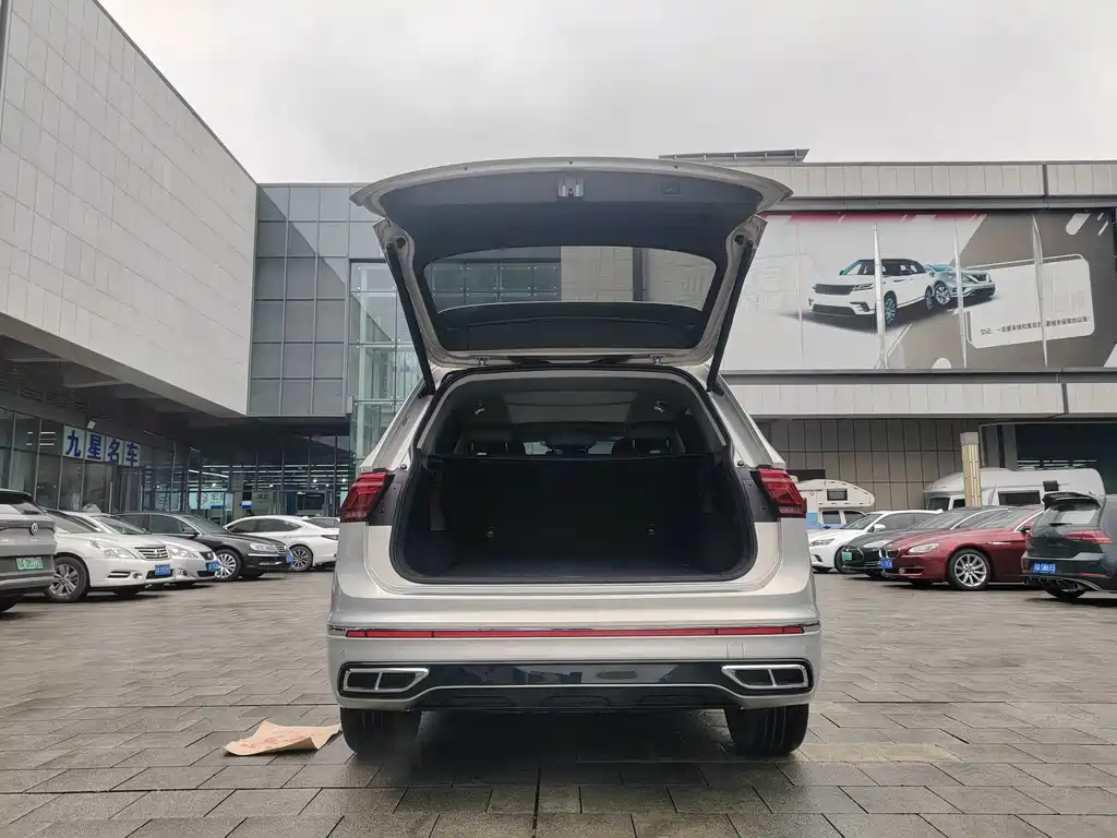 Tiguan L 2023 330TSI automatic two-wheel drive R-Line version купить на сайте DeffCars