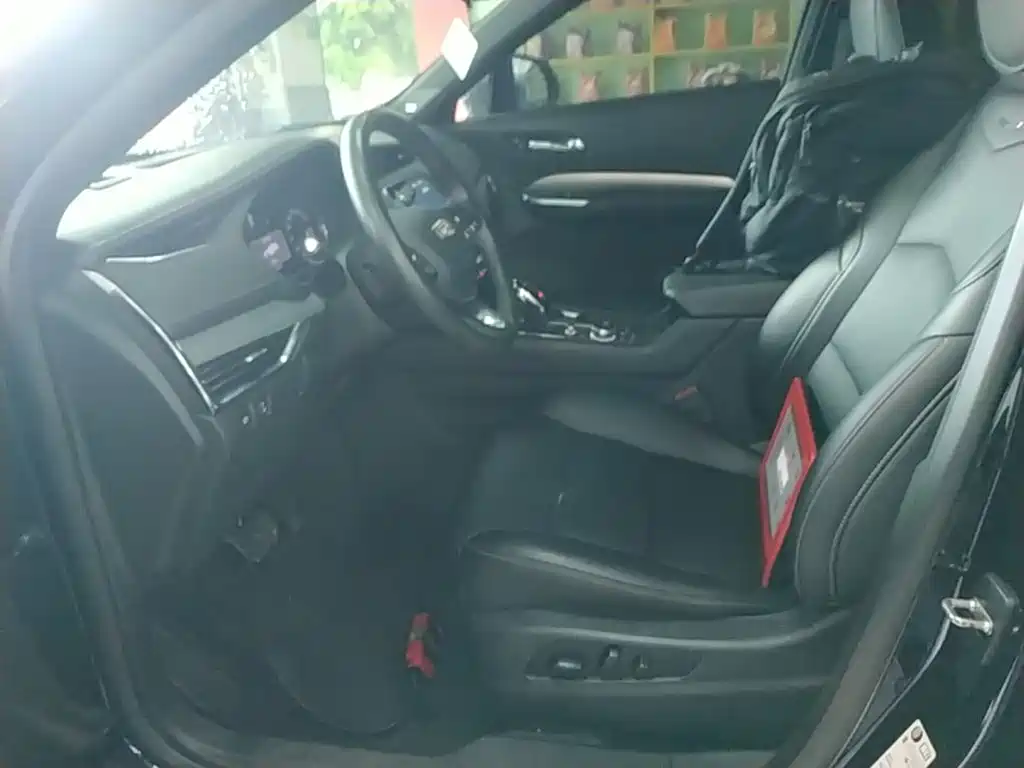 Cadillac XT4 2022 28T two-wheel drive luxury model купить на сайте DeffCars