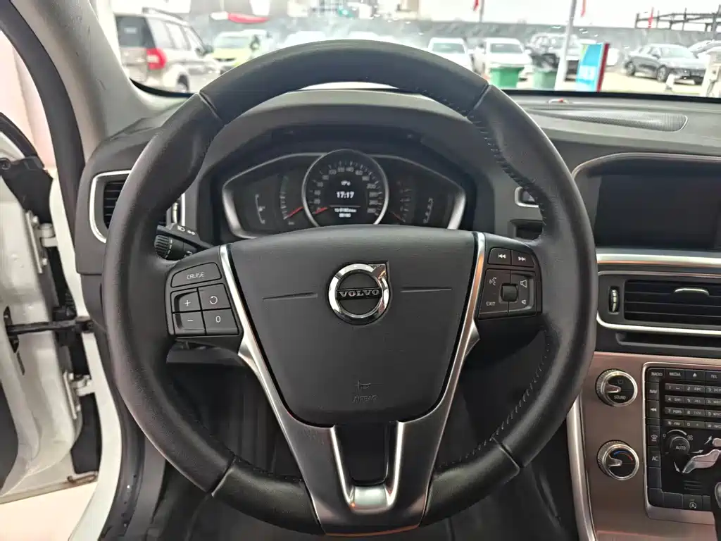 Volvo S60 2019 S60L T3 Smart Edition купить на сайте DeffCars