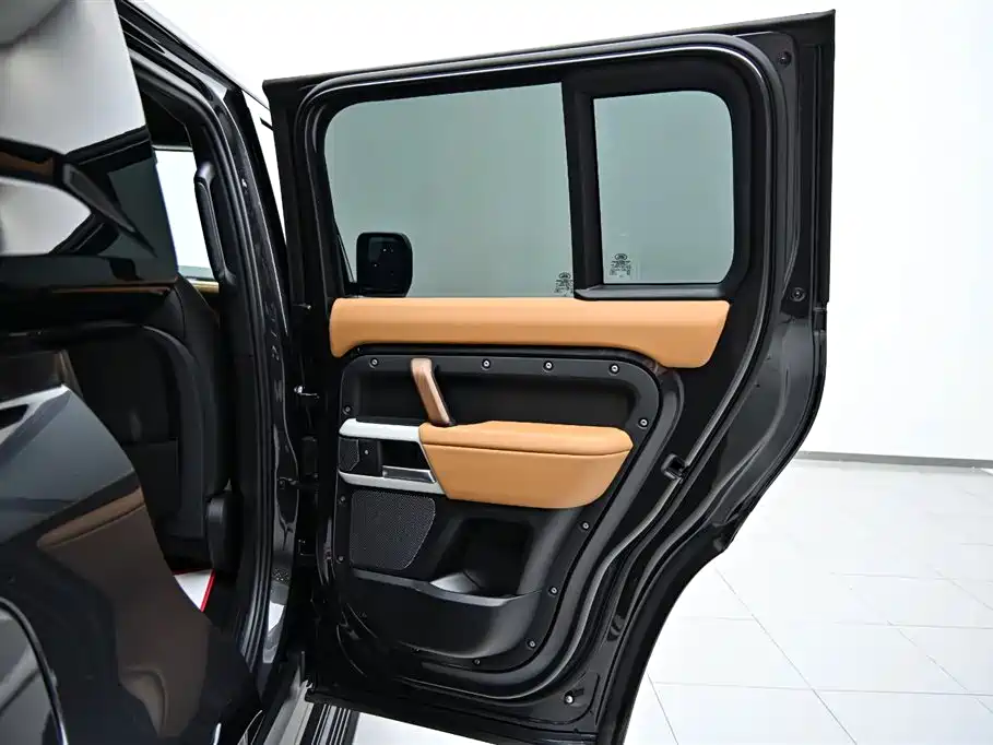 Land Rover Defender 2024 110 3.0T P400 X-DYNAMIC HSE купить на сайте DeffCars