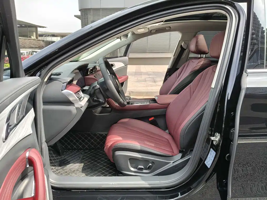 Hongqi H5 2025 2.0T automatic Qichang version купить на сайте DeffCars