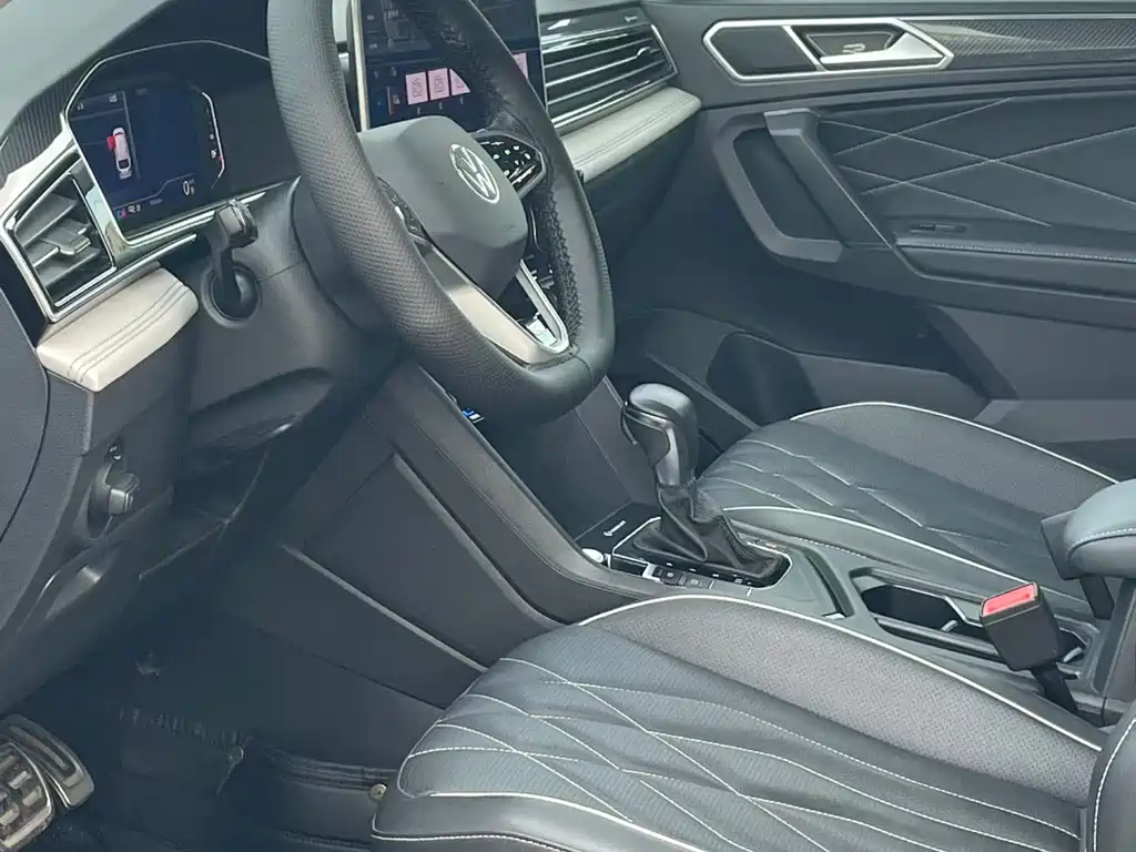 Tiguan L 2022 330TSI automatic two-wheel drive R-Line version купить на сайте DeffCars