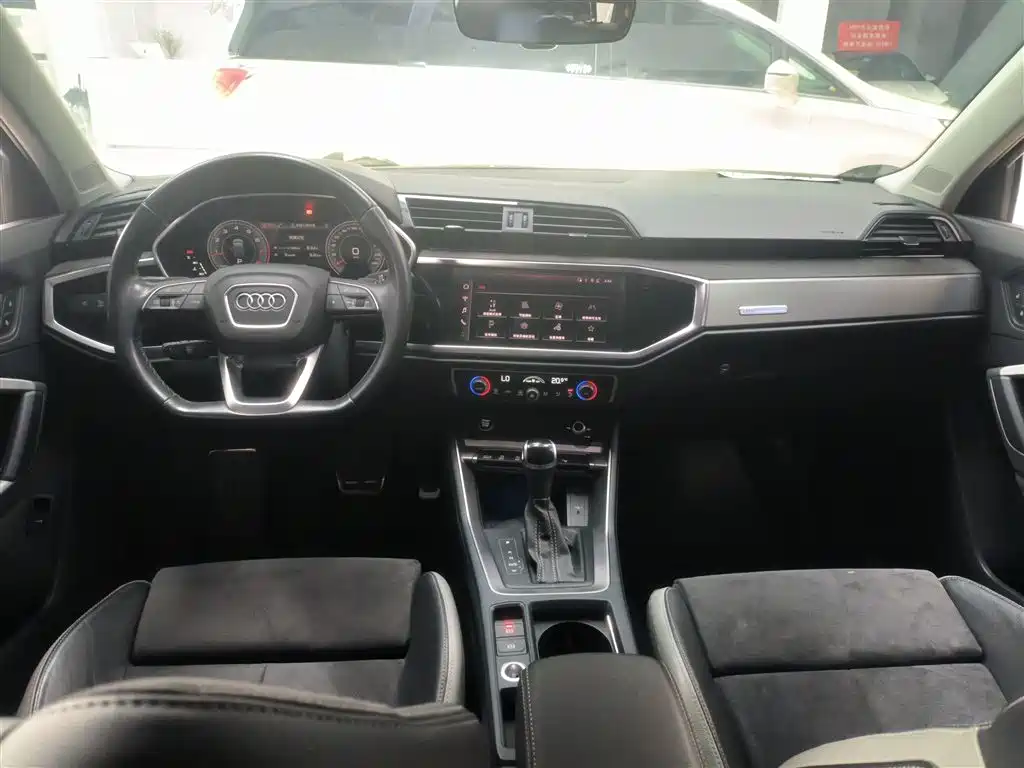Audi Q3 2022 40 TFSI Fashionable and Dynamic купить на сайте DeffCars