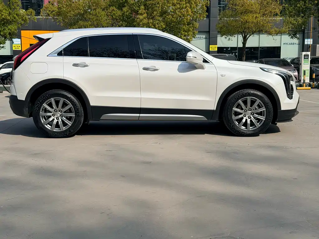 Cadillac XT4 2018 28T two-wheel drive leading model купить на сайте DeffCars