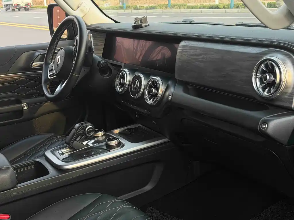 Tank 300 2023 Off-Road Version 2.0T Challenger купить на сайте DeffCars