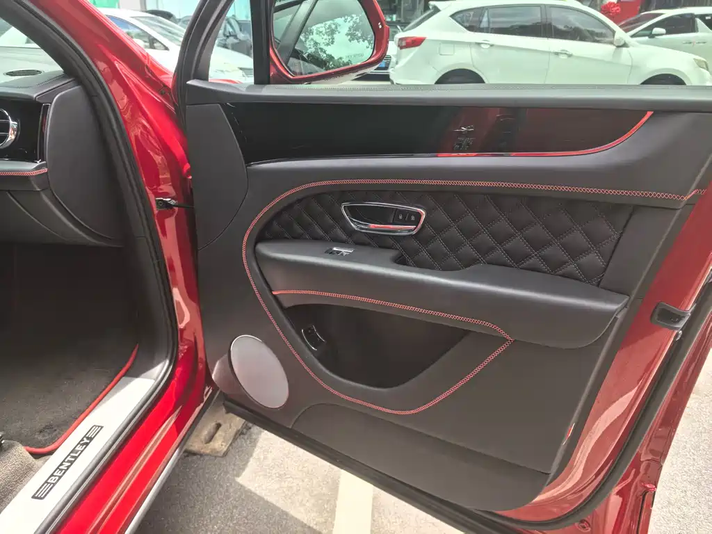 Bentayga 2021 4.0T V8 купить на сайте DeffCars