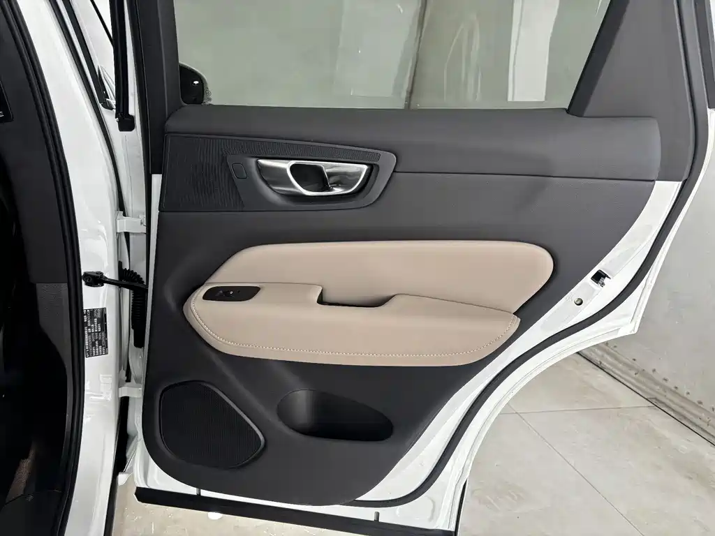 Volvo XC60 2026 B5 four-wheel drive Zhiyuan Sports Edition купить на сайте DeffCars