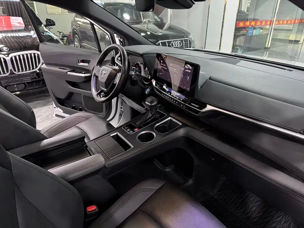 SIENNA 2024 2.5L Hybrid Premium Edition купить на сайте DeffCars