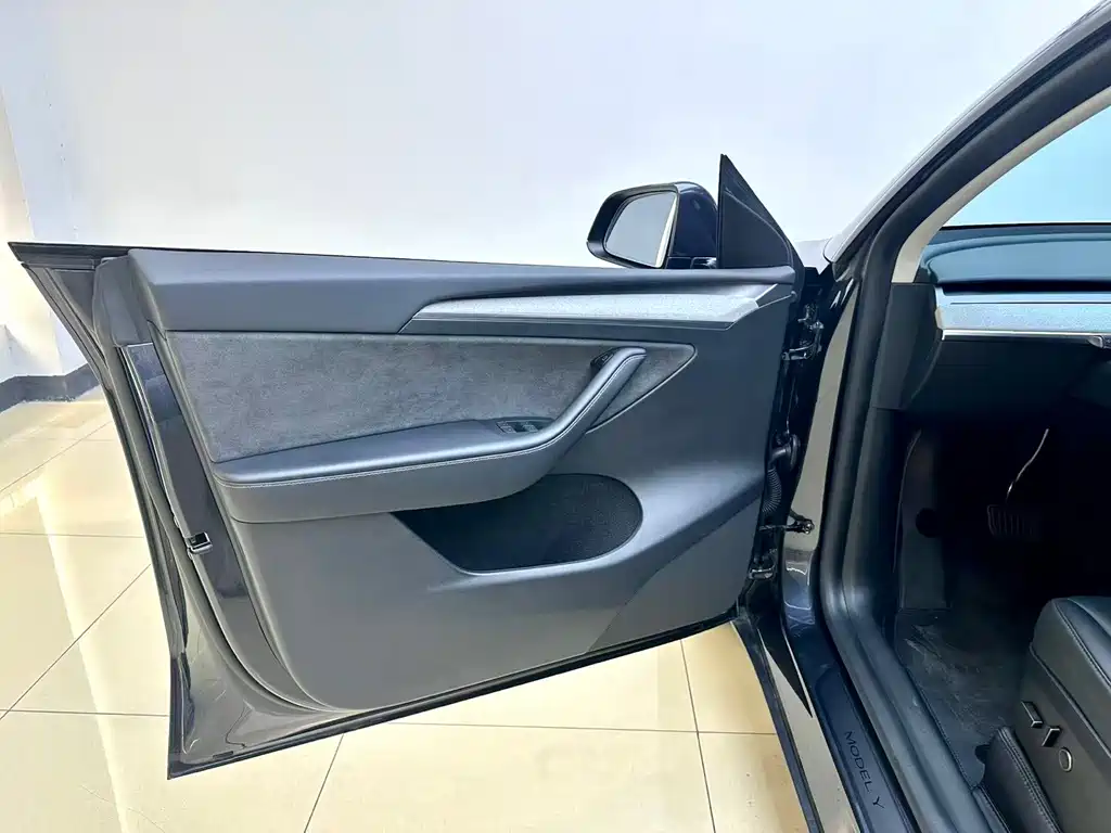 Model Y 2024 rear-wheel drive купить на сайте DeffCars