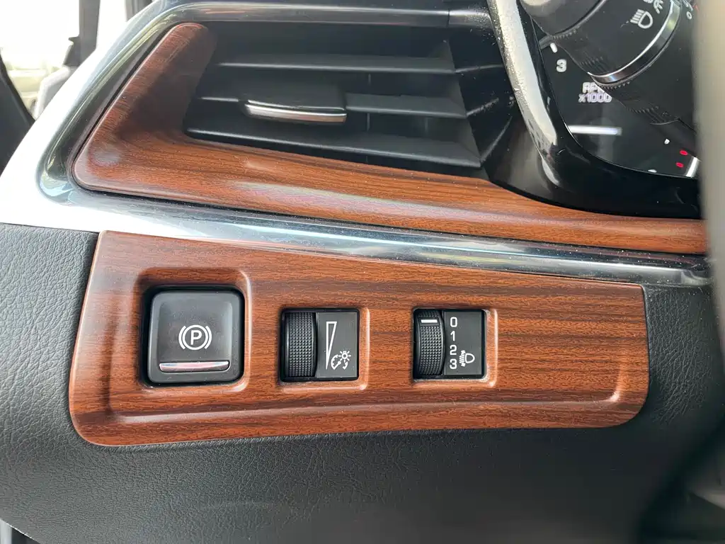 Cadillac XT5 2018 25T luxury model купить на сайте DeffCars