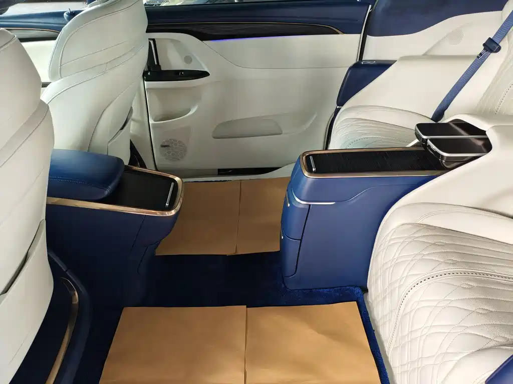 Buick GL8 2020 Avenir Four-seater Premium Edition купить на сайте DeffCars