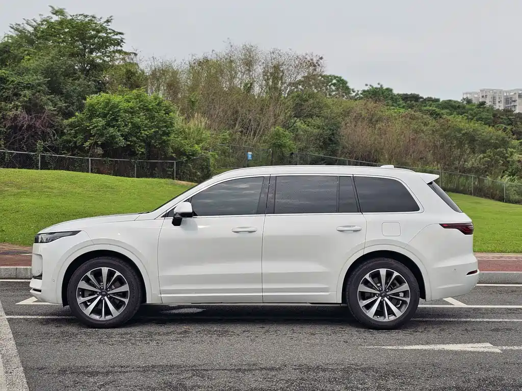 Ideal ONE 2021 extended range 6-seater version купить на сайте DeffCars