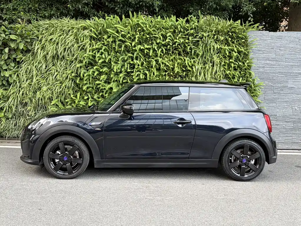 MINI 2023 1.5T COOPER Purple Night Escape Special Edition купить на сайте DeffCars